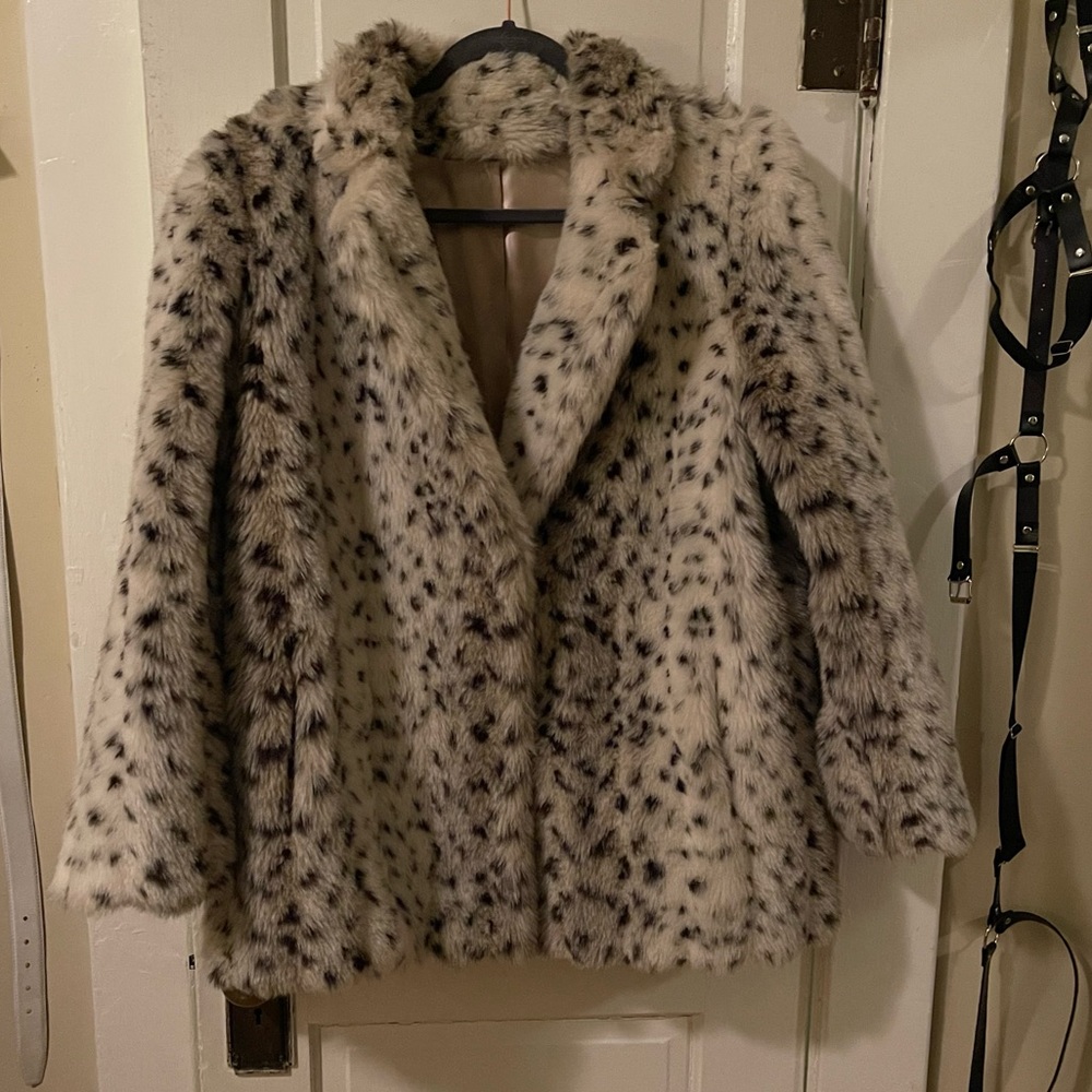 Vintage 1970s Hillmoor New York Snow Leopard Animal Print Faux Fur Coat